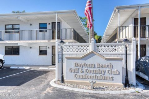Condo in Daytona Beach, Florida, 2 bedrooms  № 2105604 - photo 2