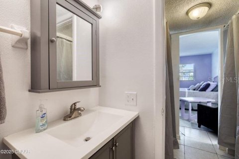 Condo in Daytona Beach, Florida, 2 bedrooms  № 2105604 - photo 16