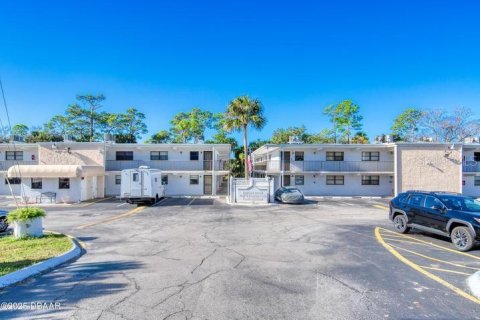 Condo in Daytona Beach, Florida, 2 bedrooms № 2105604 - photo 3