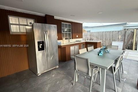 House in Hialeah, Florida 4 bedrooms, 171.13 sq.m. № 1994031 - photo 4