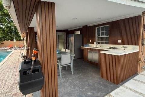 House in Hialeah, Florida 4 bedrooms, 171.13 sq.m. № 1994031 - photo 2