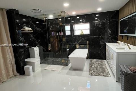 House in Hialeah, Florida 4 bedrooms, 171.13 sq.m. № 1994031 - photo 19