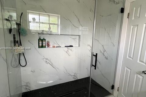 House in Hialeah, Florida 4 bedrooms, 171.13 sq.m. № 1994031 - photo 11