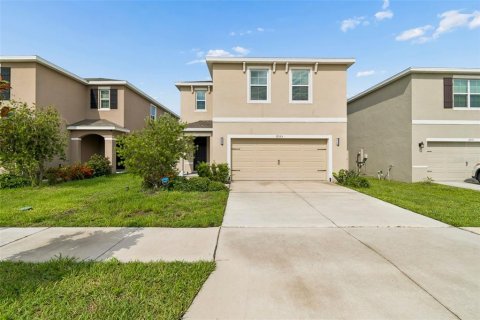 House in Wimauma, Florida 4 bedrooms, 216.28 sq.m. № 2277475 - photo 3