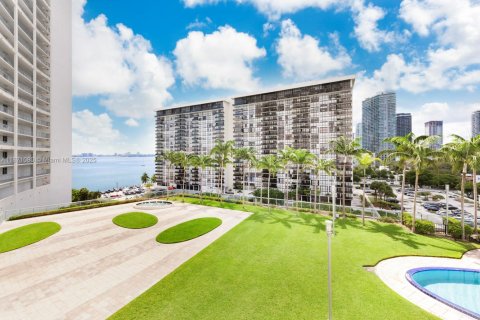 Copropriété à vendre à Miami, Floride: 2 chambres, 109.07 m2 № 2012309 - photo 30