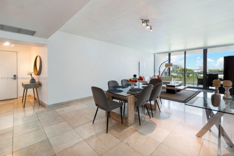 Copropriété à vendre à Miami, Floride: 2 chambres, 109.07 m2 № 2012309 - photo 3