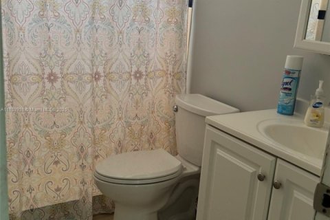 House in Miami, Florida 2 bedrooms, 104.05 sq.m. № 1871871 - photo 14