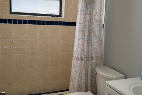 House in Miami, Florida 2 bedrooms, 104.05 sq.m. № 1871871 - photo 13