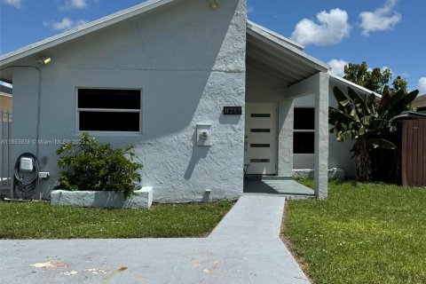 House in Miami, Florida 2 bedrooms, 104.05 sq.m. № 1871871 - photo 1