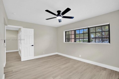 Casa en venta en Pembroke Pines, Florida, 3 dormitorios, 125.6 m2 № 1986371 - foto 26