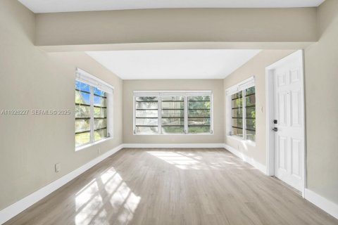 Casa en venta en Pembroke Pines, Florida, 3 dormitorios, 125.6 m2 № 1986371 - foto 9