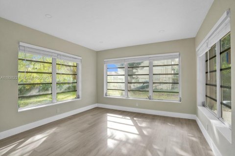 Casa en venta en Pembroke Pines, Florida, 3 dormitorios, 125.6 m2 № 1986371 - foto 18