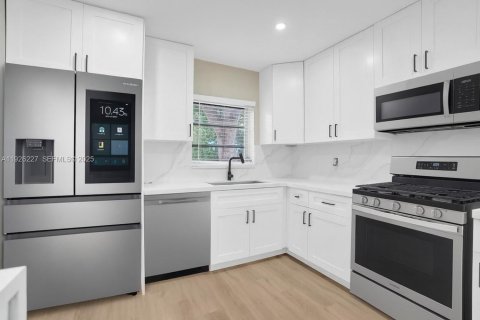 Casa en venta en Pembroke Pines, Florida, 3 dormitorios, 125.6 m2 № 1986371 - foto 15