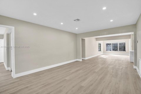 Casa en venta en Pembroke Pines, Florida, 3 dormitorios, 125.6 m2 № 1986371 - foto 6