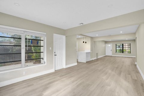 Casa en venta en Pembroke Pines, Florida, 3 dormitorios, 125.6 m2 № 1986371 - foto 19