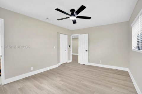 Casa en venta en Pembroke Pines, Florida, 3 dormitorios, 125.6 m2 № 1986371 - foto 25