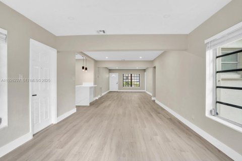 Casa en venta en Pembroke Pines, Florida, 3 dormitorios, 125.6 m2 № 1986371 - foto 21