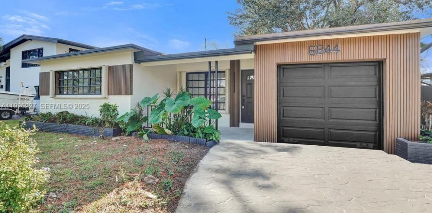 Casa en Pembroke Pines, Florida 3 dormitorios, 125.6 m2 № 1986371