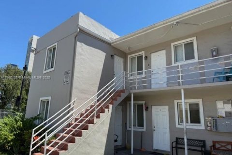 Appartement à louer à Miami, Floride: 1 chambre, 243.22 m2 № 2017362 - photo 2