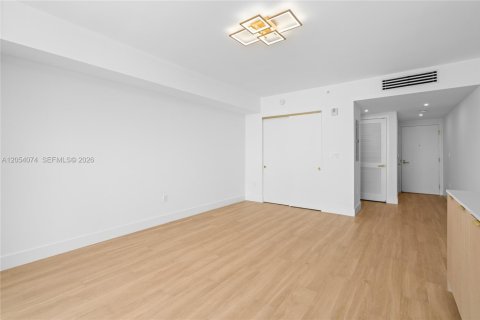 Condo in Miami, Florida  № 2180120 - photo 10