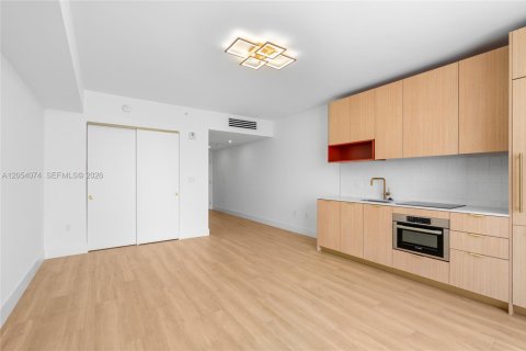 Condo in Miami, Florida  № 2180120 - photo 7