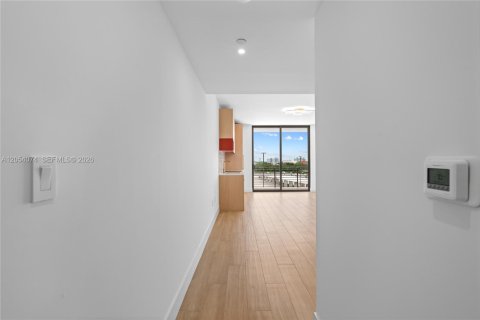 Condo in Miami, Florida  № 2180120 - photo 16