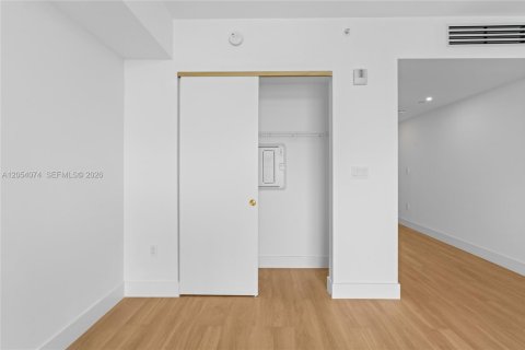 Condo in Miami, Florida  № 2180120 - photo 11