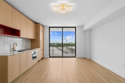 Condo in Miami, Florida  № 2180120 - photo 2