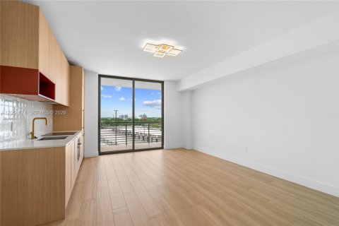 Condo in Miami, Florida  № 2180120 - photo 3