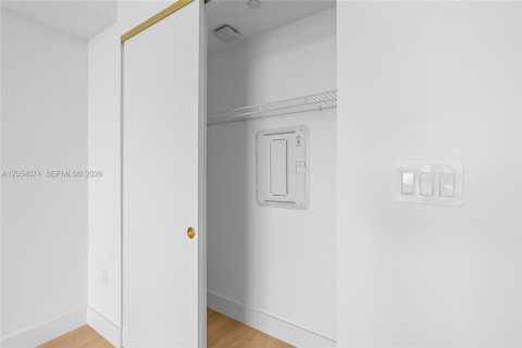 Condo in Miami, Florida  № 2180120 - photo 18