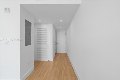 Condo in Miami, Florida  № 2180120 - photo 12