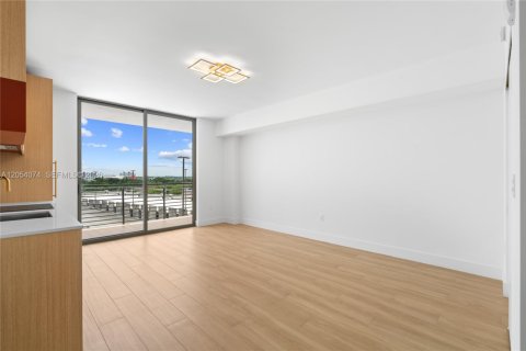 Condo in Miami, Florida  № 2180120 - photo 9