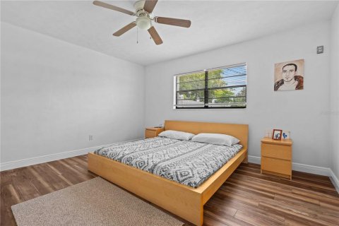 Casa en venta en Brandon, Florida, 3 dormitorios, 213.12 m2 № 1838390 - foto 12