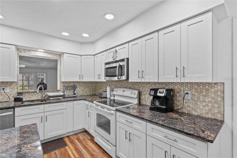 Casa en venta en Brandon, Florida, 3 dormitorios, 213.12 m2 № 1838390 - foto 11