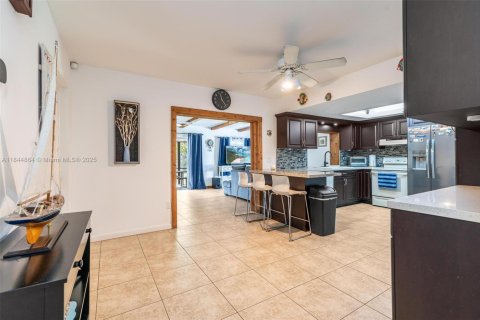 House in Plantation, Florida 3 bedrooms, 147.9 sq.m. № 1840719 - photo 11