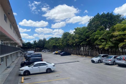 Villa ou maison à louer à Hialeah, Floride: 2 chambres, 80.64 m2 № 1973708 - photo 9