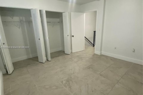 Villa ou maison à louer à Hialeah, Floride: 2 chambres, 80.64 m2 № 1973708 - photo 5