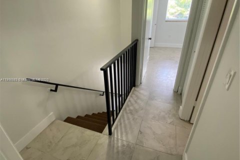 Villa ou maison à louer à Hialeah, Floride: 2 chambres, 80.64 m2 № 1973708 - photo 4