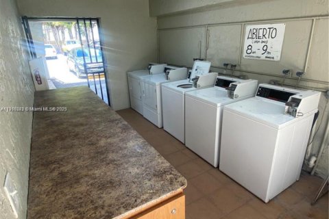 Villa ou maison à louer à Hialeah, Floride: 2 chambres, 80.64 m2 № 1973708 - photo 7