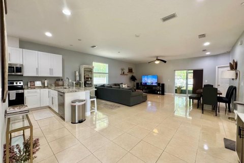 Villa ou maison à louer à Tampa, Floride: 3 chambres, 140.47 m2 № 2106999 - photo 4