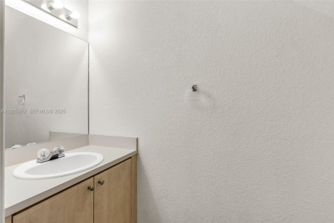 Condominio en alquiler en Miami, Florida, 2 dormitorios, 87.33 m2 № 1984459 - foto 14