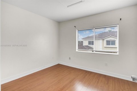 Condominio en alquiler en Miami, Florida, 2 dormitorios, 87.33 m2 № 1984459 - foto 18