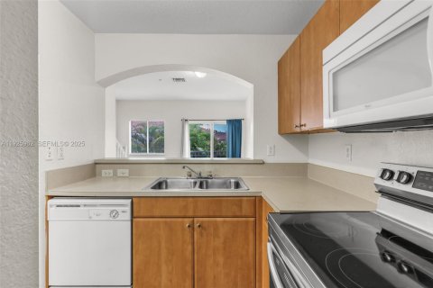 Condominio en alquiler en Miami, Florida, 2 dormitorios, 87.33 m2 № 1984459 - foto 12