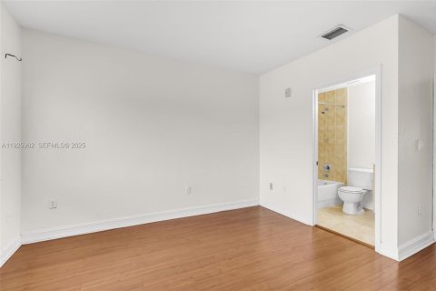Condominio en alquiler en Miami, Florida, 2 dormitorios, 87.33 m2 № 1984459 - foto 23