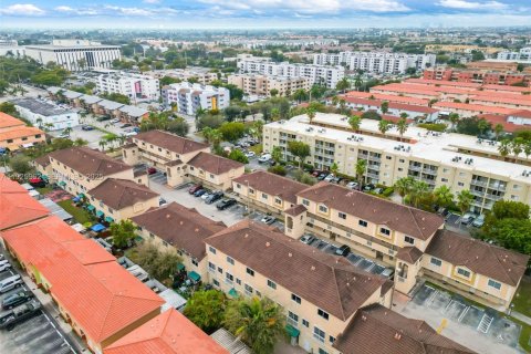 Condominio en alquiler en Miami, Florida, 2 dormitorios, 87.33 m2 № 1984459 - foto 6