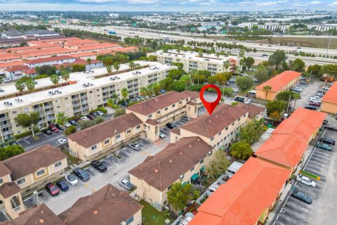 Condominio en alquiler en Miami, Florida, 2 dormitorios, 87.33 m2 № 1984459 - foto 3