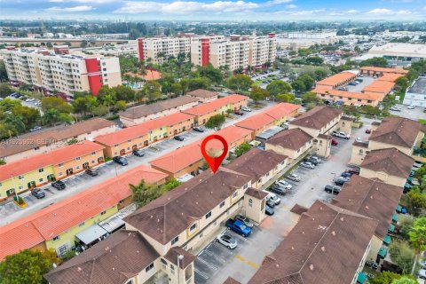 Condominio en alquiler en Miami, Florida, 2 dormitorios, 87.33 m2 № 1984459 - foto 7