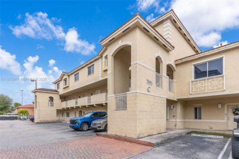 Condominio en alquiler en Miami, Florida, 2 dormitorios, 87.33 m2 № 1984459 - foto 8