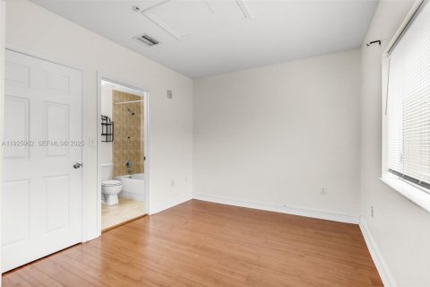 Condominio en alquiler en Miami, Florida, 2 dormitorios, 87.33 m2 № 1984459 - foto 20