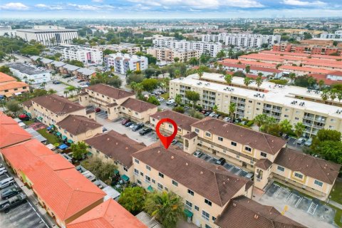 Condominio en alquiler en Miami, Florida, 2 dormitorios, 87.33 m2 № 1984459 - foto 5